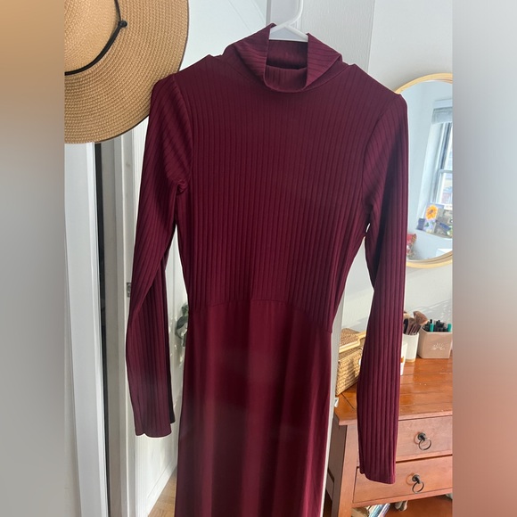 Maxi burgundy dress with an open back, size S - Picture 4 of 4